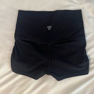 Aritzia TNA Action shorts